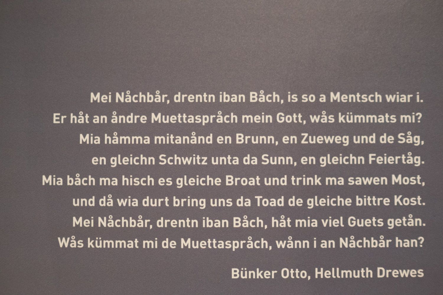 Die Arbeiten sind so unterschiedlich wie die Recherche, die ihnen vorangegangen ist.