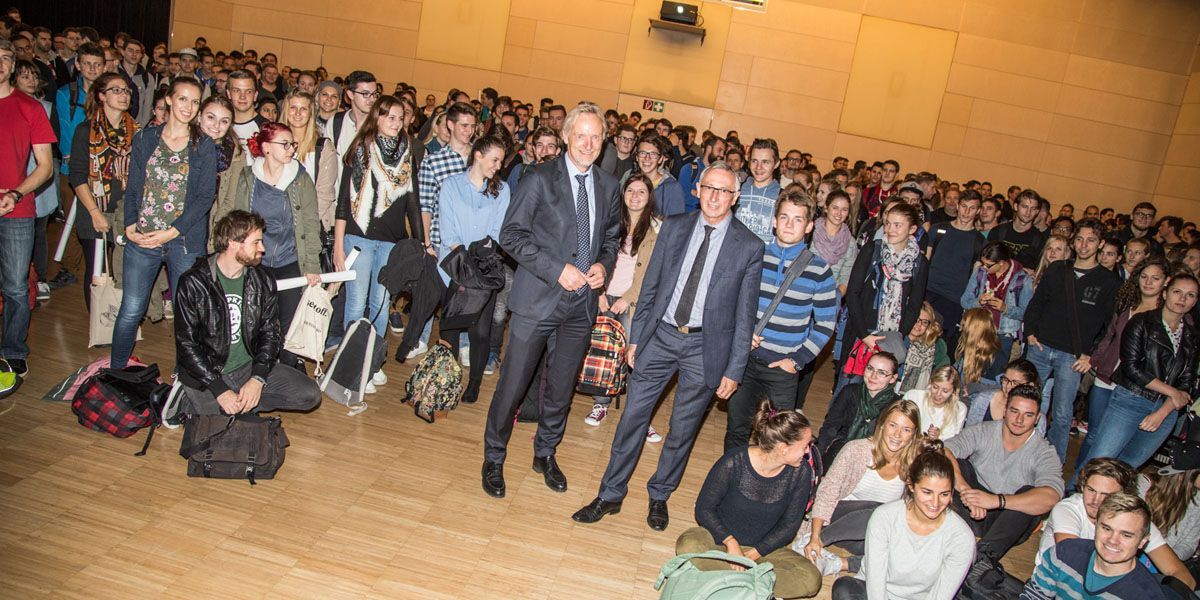 Traditionsgemäß wurden die neuen Studierenden beim "Rector's Welcome" willkomen geheißen.