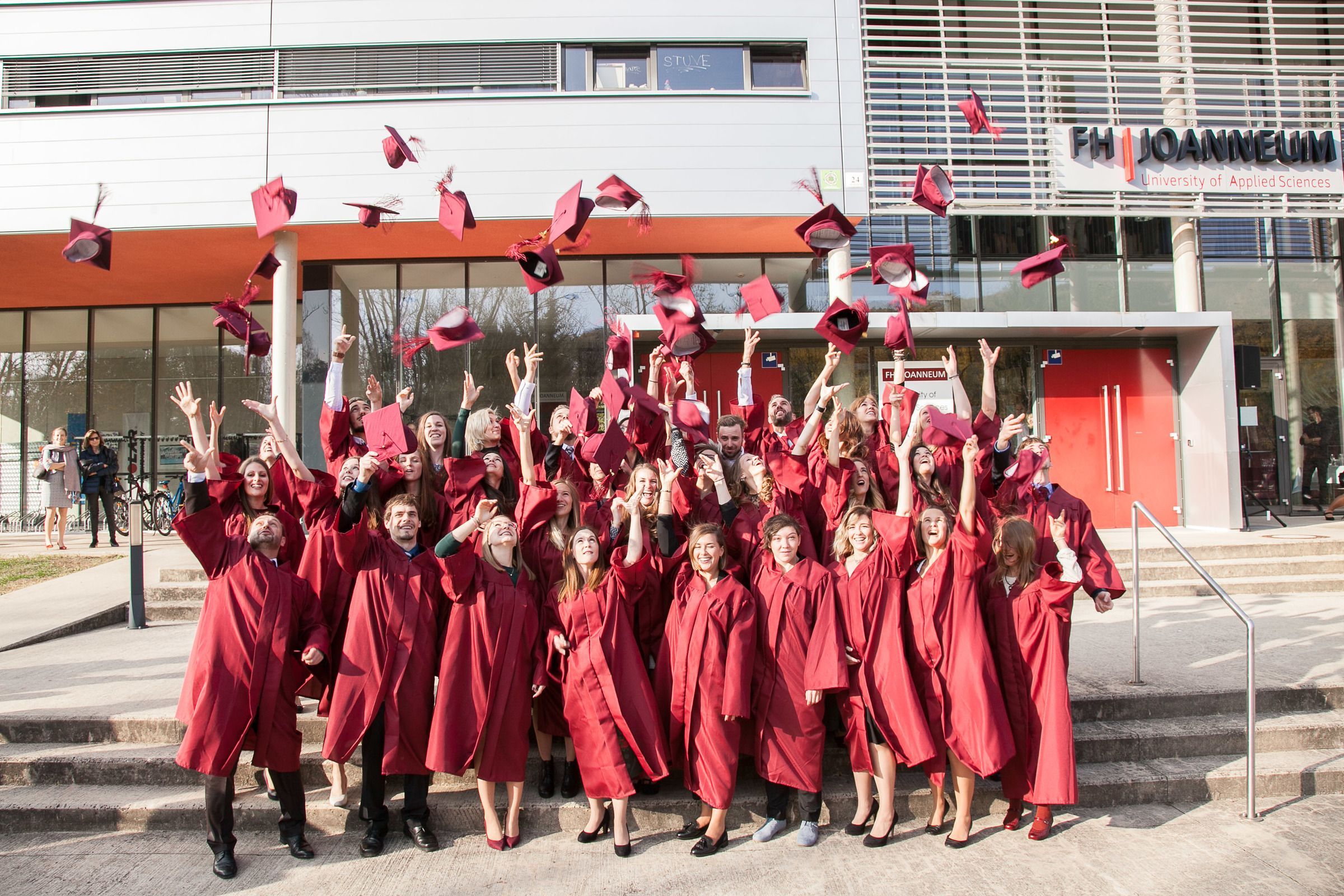 Am Ende eines erfolgreichen Studiums steht die Graduierung.