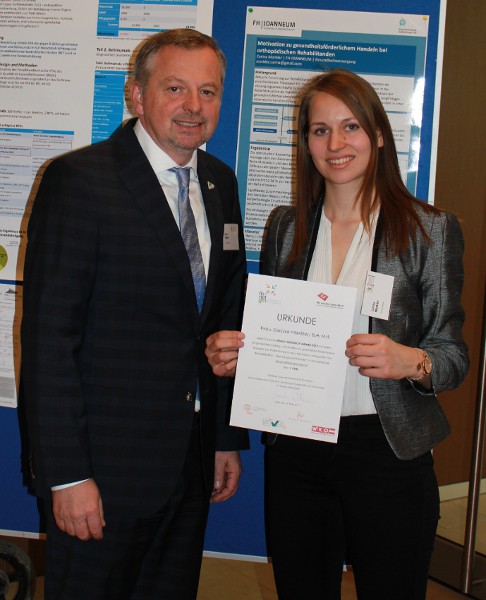 Foto von Preisträgerin Carina Marbler mit Erwin Gollner von der FH Burgenland