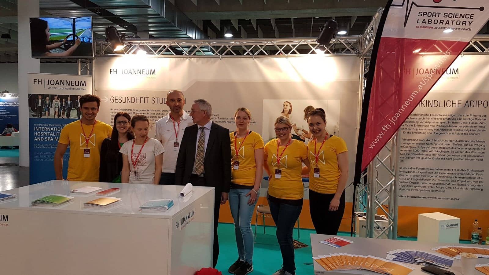 Foto mit dem gesamten Team.