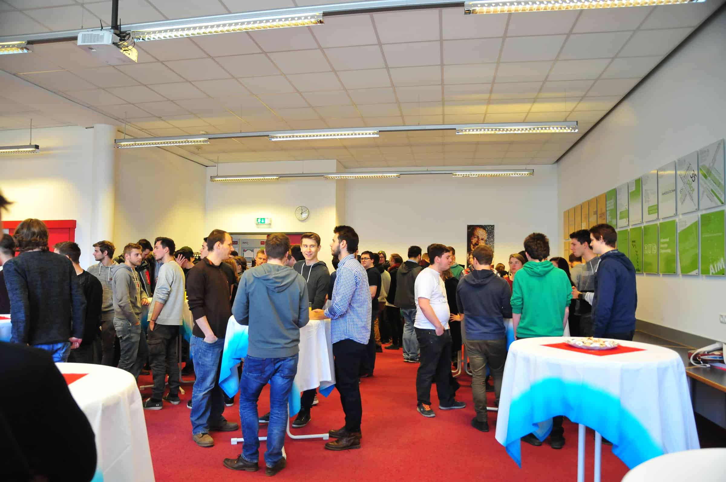 Der Studiengang "Elektronik und Computer Engineering" feiert Weihnachten und ehrt seine Leistungsstipendiaten 3