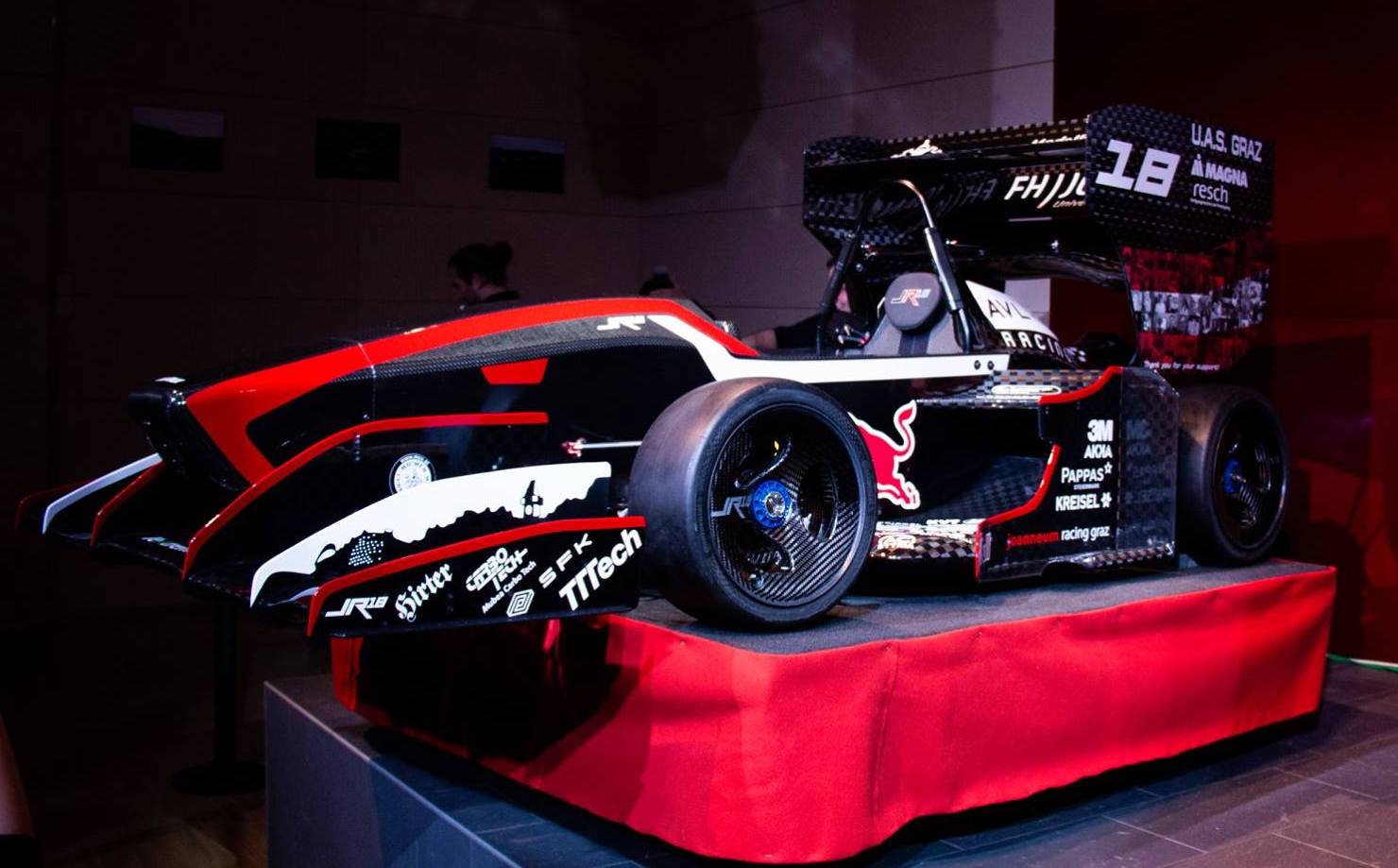 15 Jahre joanneum racing graz: Präsentation des neuen Rennwagens