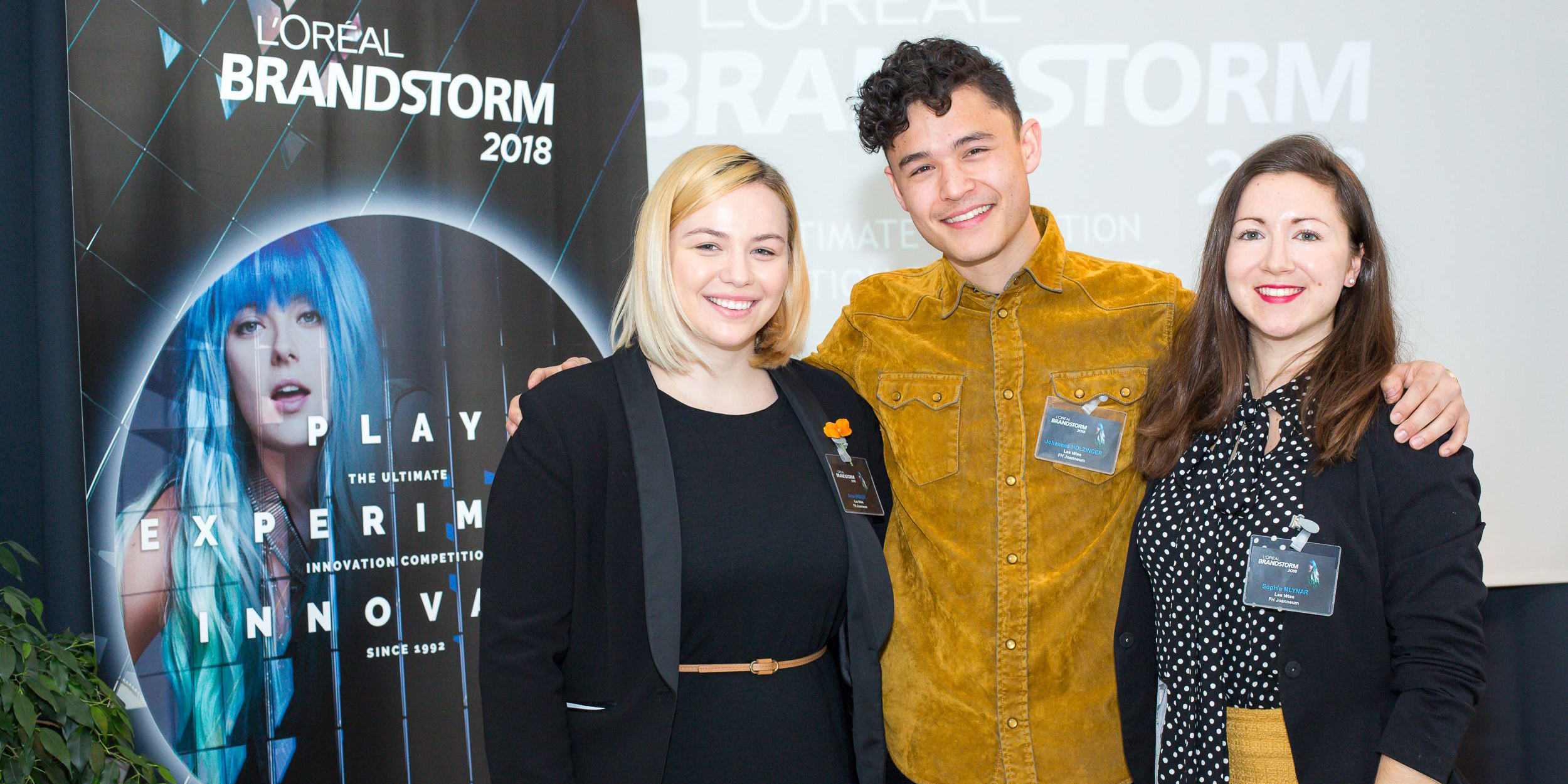 Drei Studierende beim L´Oréal Brandstorm Finale 1