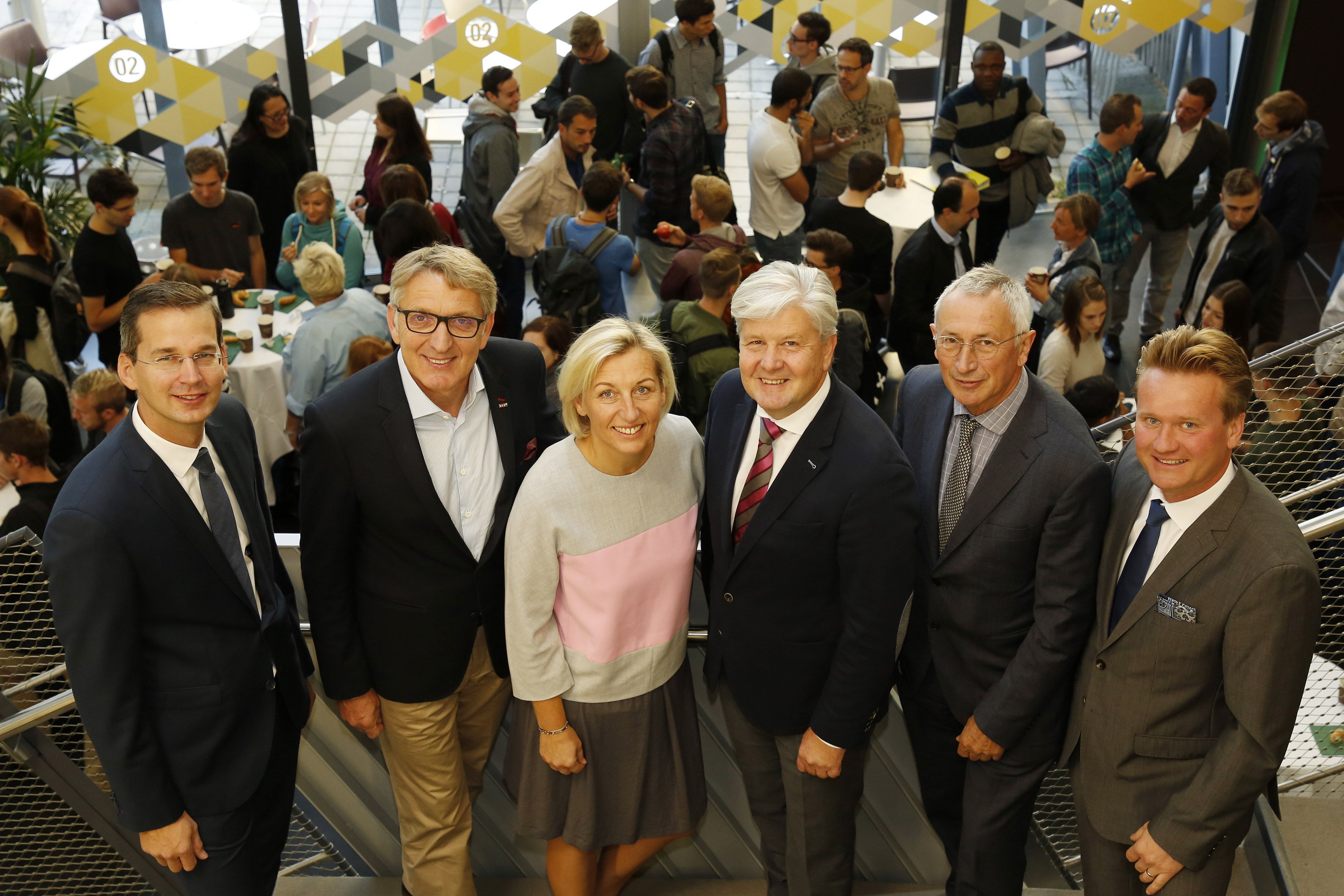 v.l.n.r. Martin Payer (kaufmännischer Geschäftsführer der FH JOANNEUM), Josef Herk (Präsident der Wirtschaftskammer Steiermark), Kristina Edlinger-Ploder (Rektorin/wissenschaftliche Geschäftsführerin FH CAMPUS 02), Erich Brugger (kaufmännischer Geschäftsführer FH CAMPUS 02), Karl Peter Pfeiffer (wissenschaftlicher Geschäftsführer FH JOANNEUM) und Georg Knill (Präsident der Industriellenvereinigung Steiermark).