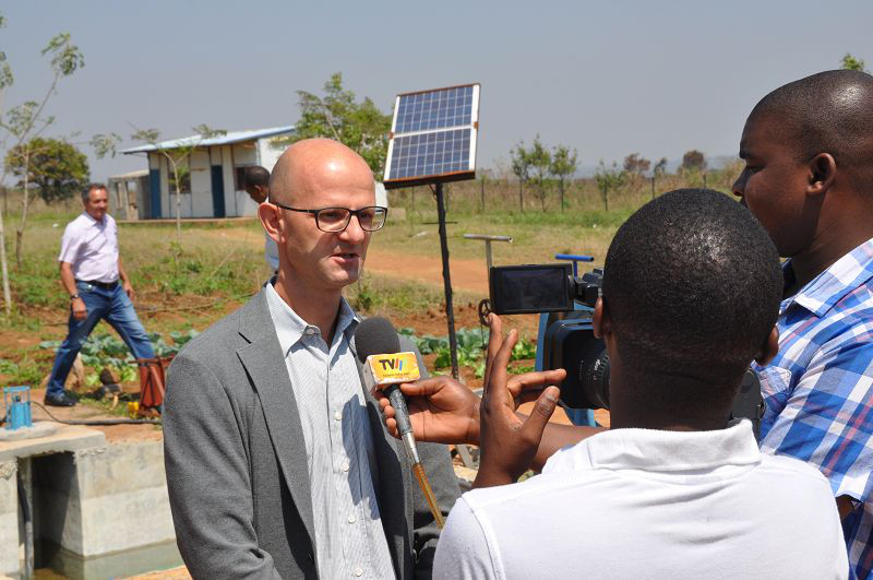 Von Zwei die nach Afrika aufbrachen, um erneuerbare Energie zu unterrichten