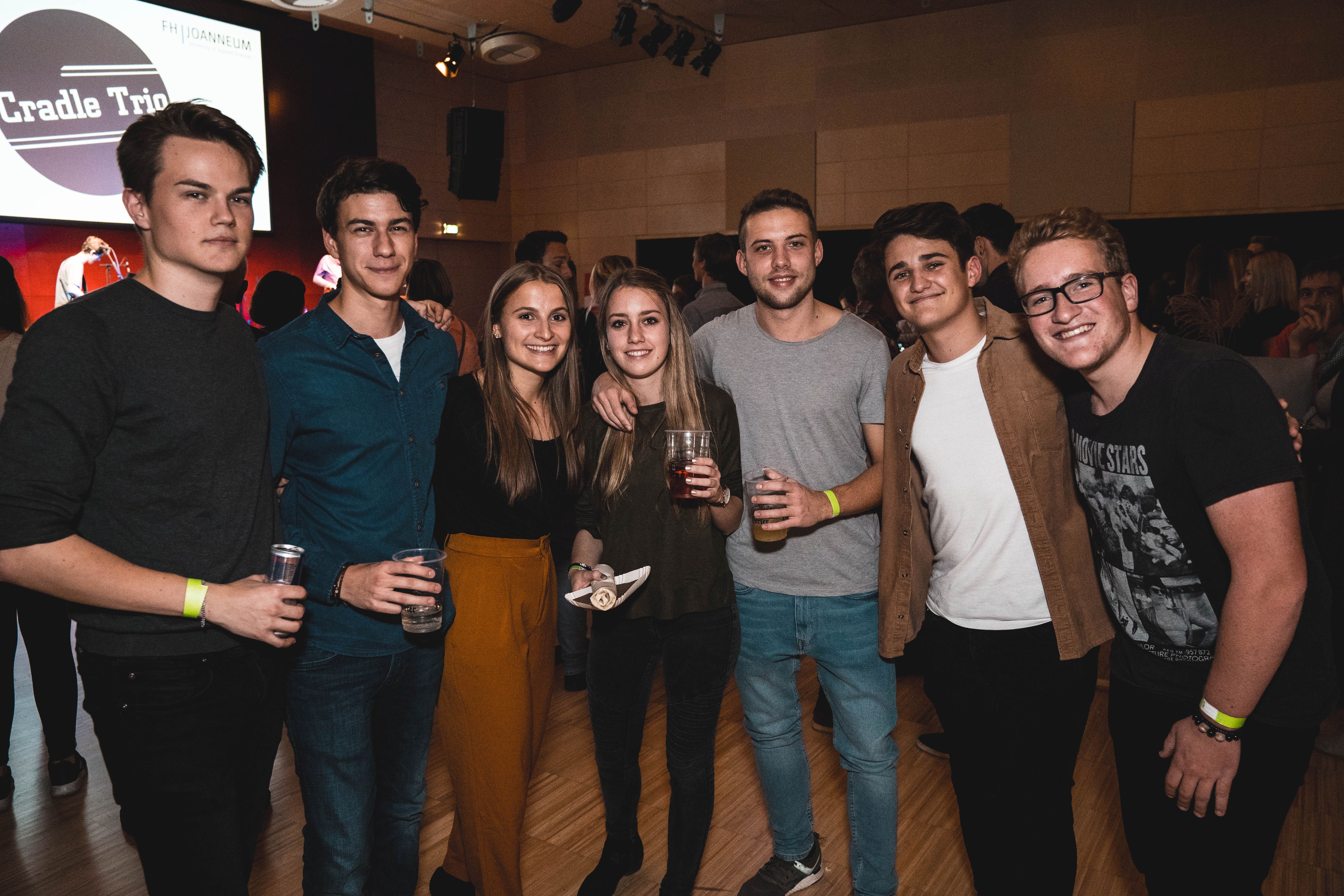 Die Organisatorinnen und Organisatoren des Charity-Konzerts an der FH JOANNEUM.