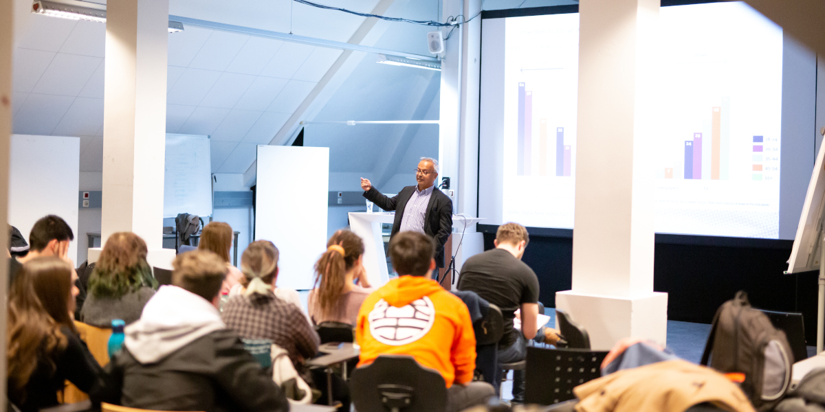 Andy Kaltenbrunner bei seiner Lecture an der FH JOANNEUM.