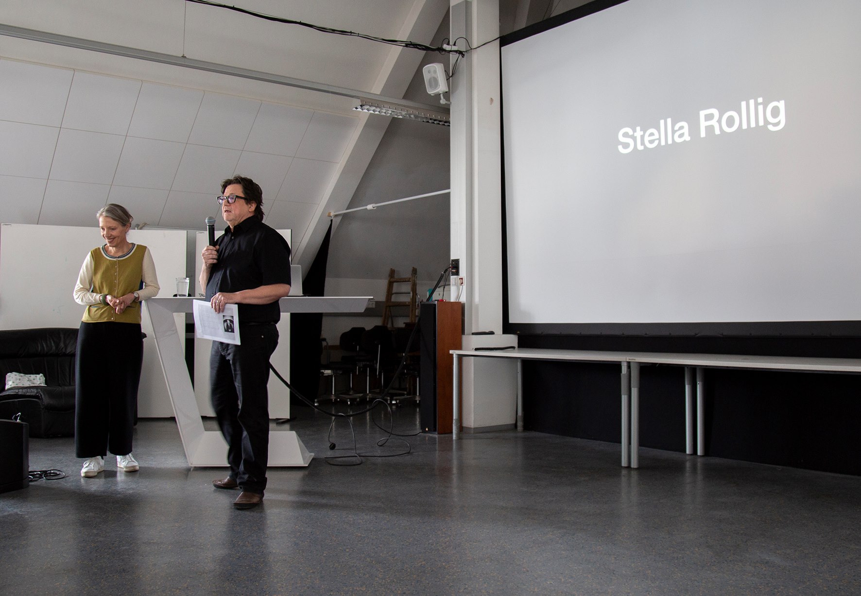 Karl Stocker kündigt Stella Rollig an.