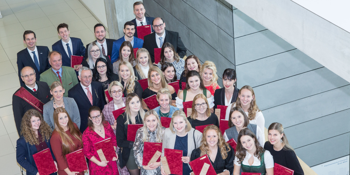 FH JOANNEUM: Graduierung der ersten Absolventinnen und Absolventen von „Gesundheits- und Krankenpflege“