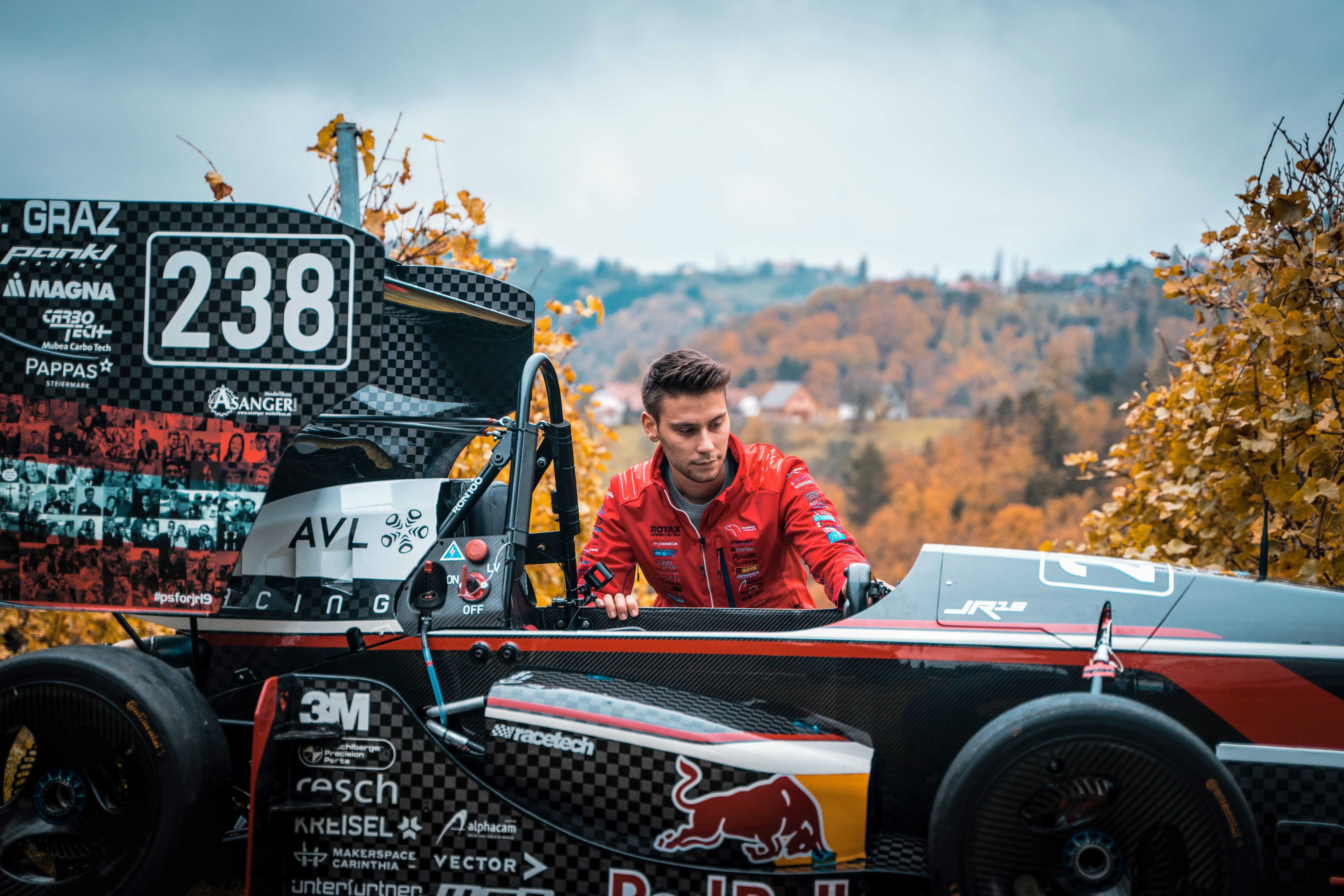 Boxenstopp bei joanneum racing graz #09: Vom Motor auf die Strecke