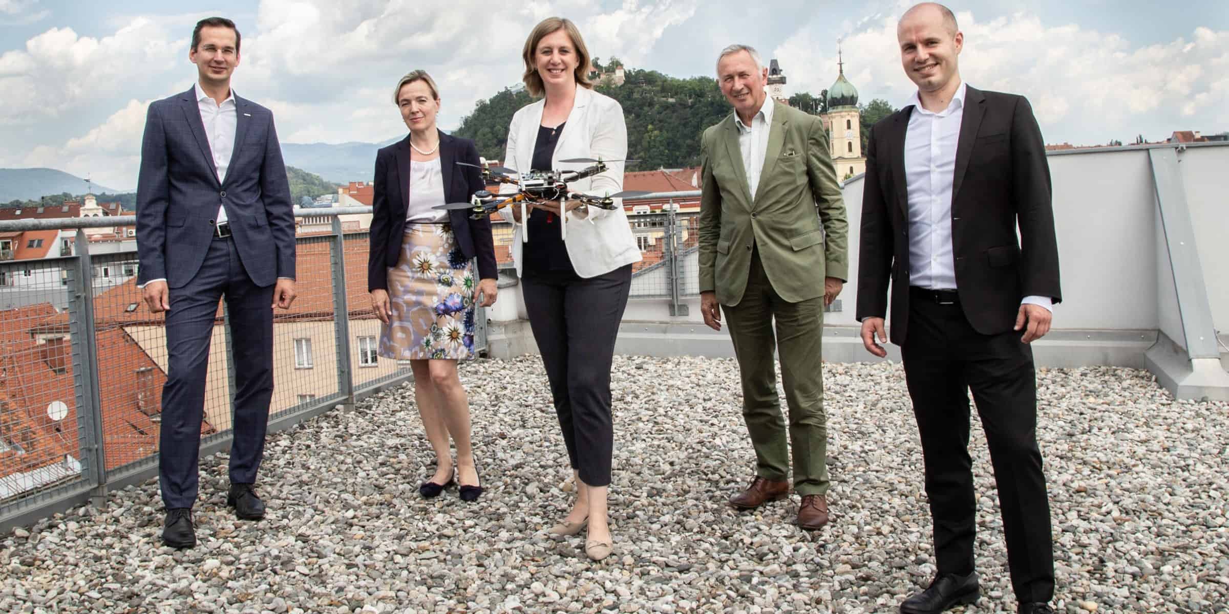 AIRlabs Austria: Drohnen zu Besuch bei Landesrätin Eibinger-Miedl 1