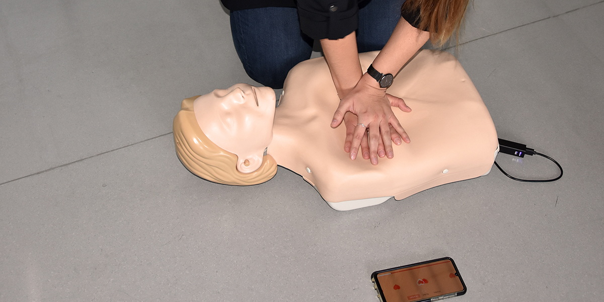 Herzstillstand: Lern-App zum Training von Wiederbelebungsmaßnahmen