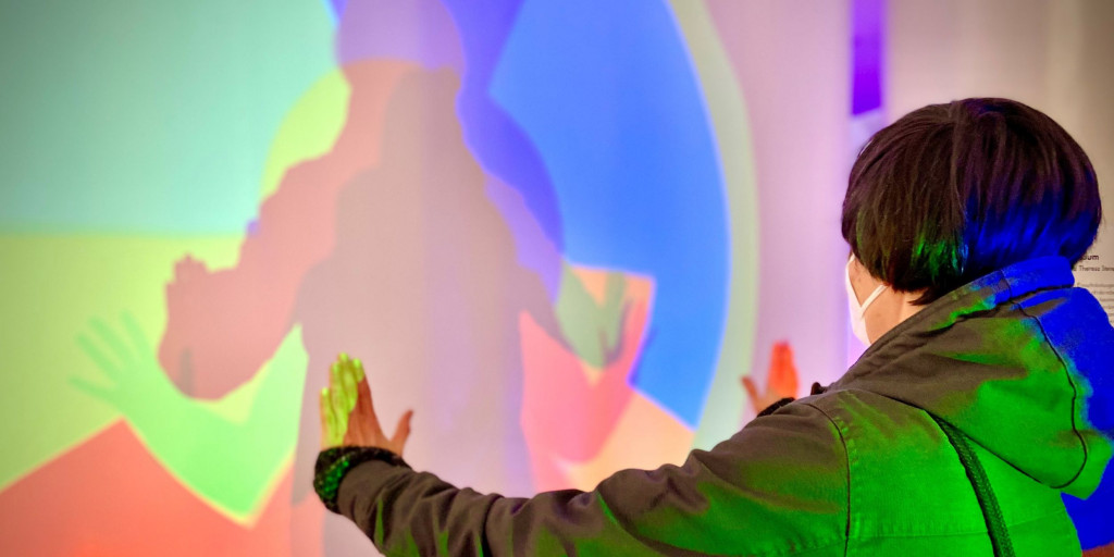 Ausstellung +raum: Eine poetische Inszenierung