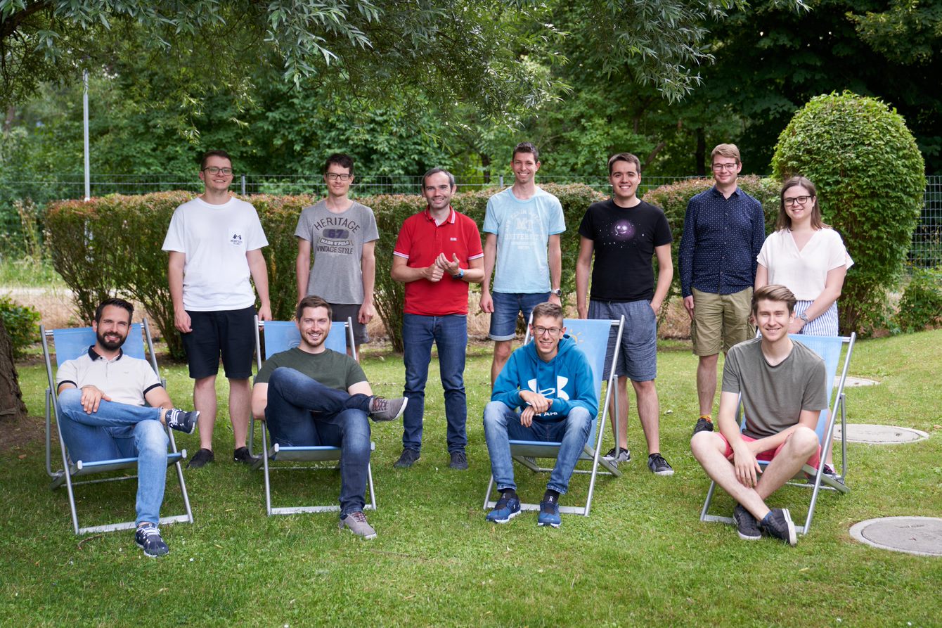 Gruppenfoto der Studierenden zusammen mit Wolfgang Rominger.