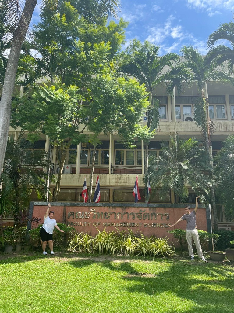Österreichische Studierende auf Besuch an der Partner-Hochschule in Thailand