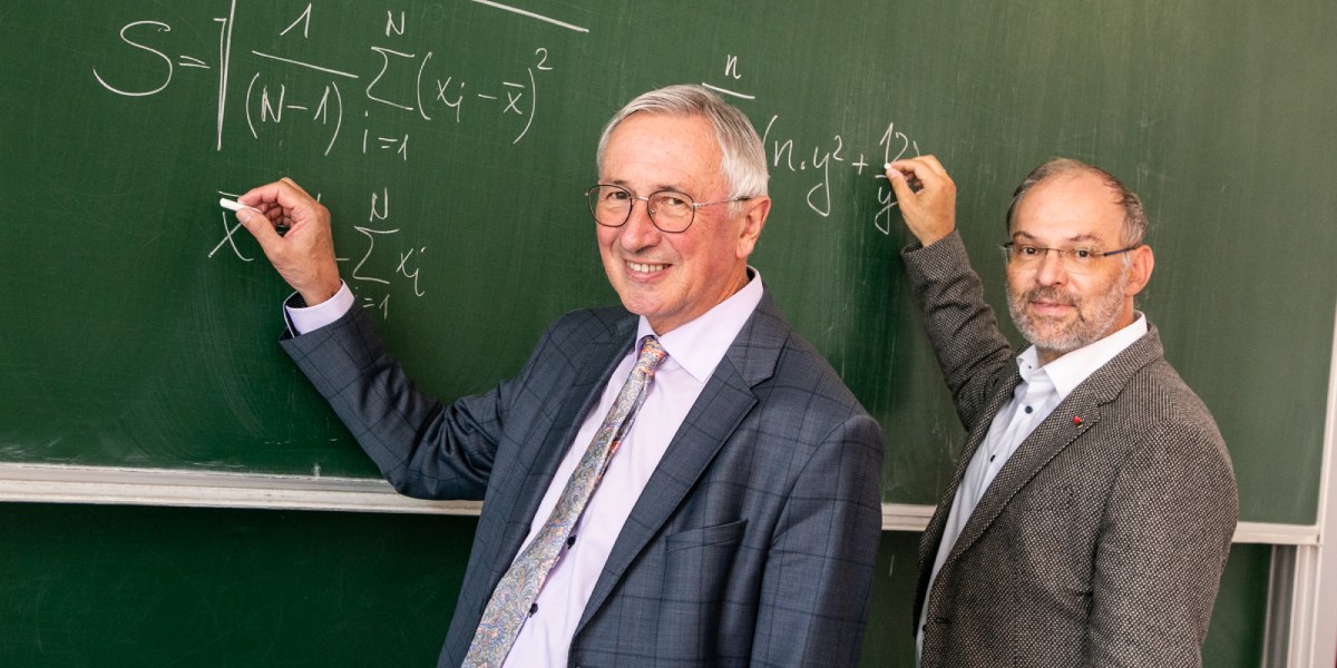 Die Initiatoren der Ringvorlesung, v.l.n.r.: Karl Peter Pfeiffer und Stefan Vorbach. Foto: FH JOANNEUM Einladung zur Ringvorlesung: Mathematik verstehen und anwenden!