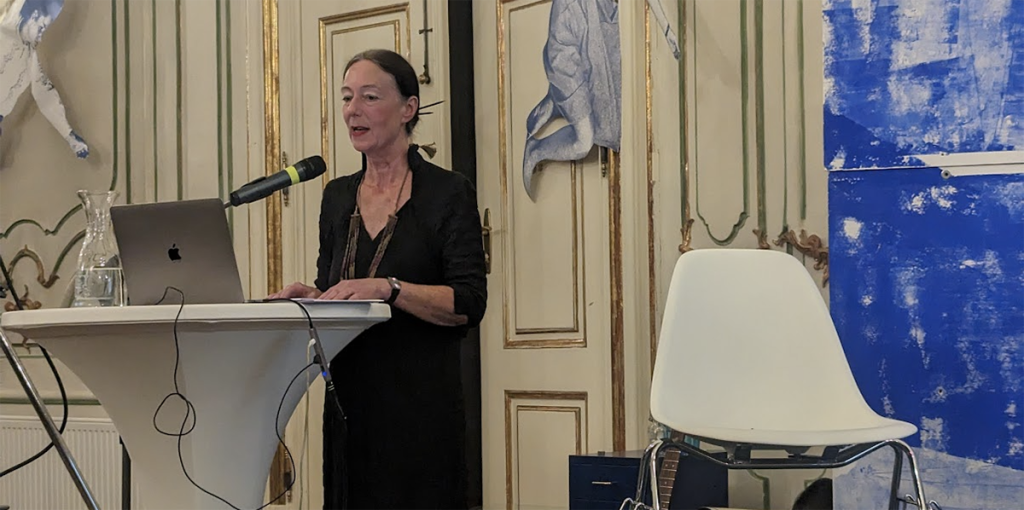 Erika Thümmel stellte ihr neuestes Buch Material in der Szenografie vor