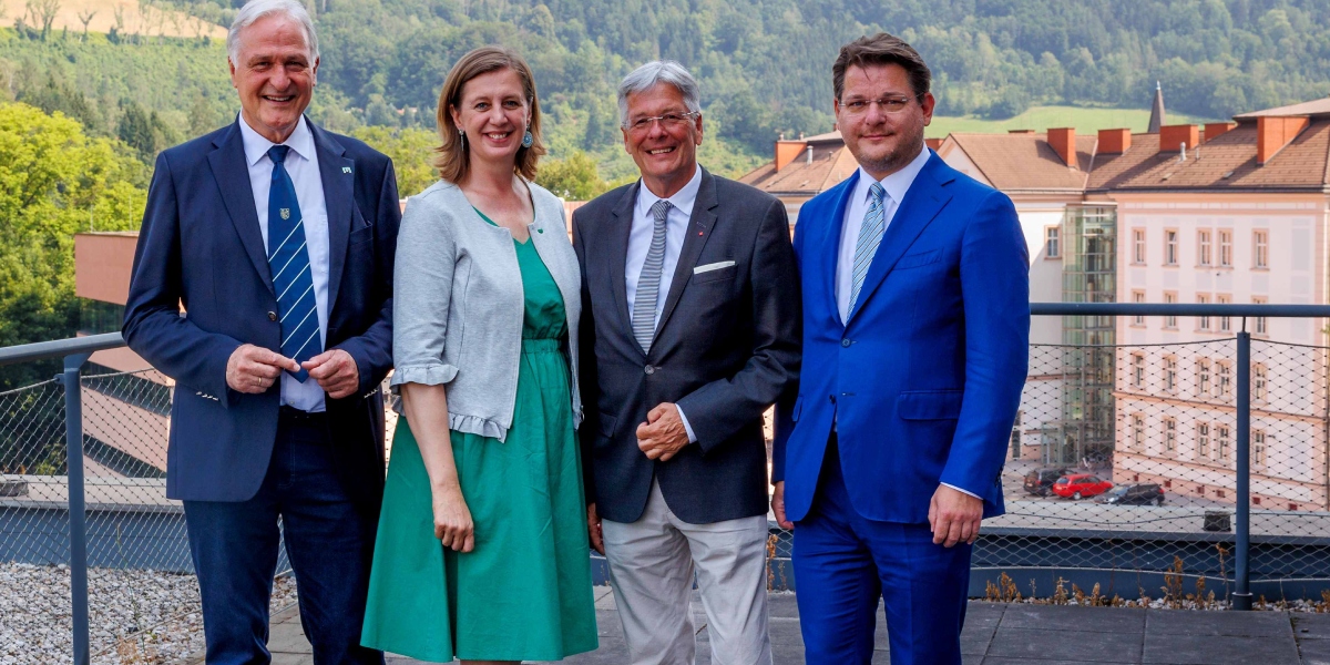 Verstärkte Zusammenarbeit: Rektor Montanuniversität Peter Moser, Landesrätin Barbara Eibinger-Miedl, Kärntner Landeshauptmann Peter Kaiser, Rektor Universität Klagenfurt Oliver Vitouch (v.l.n.r), Copyright: MUL/Stöbbauer