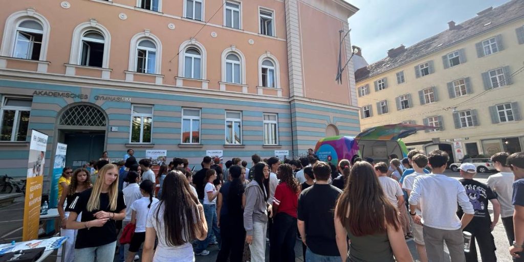 Wissenschaft zum Mitmachen: Pop-Up Store on Tour am Akademischen Gymnasium Graz