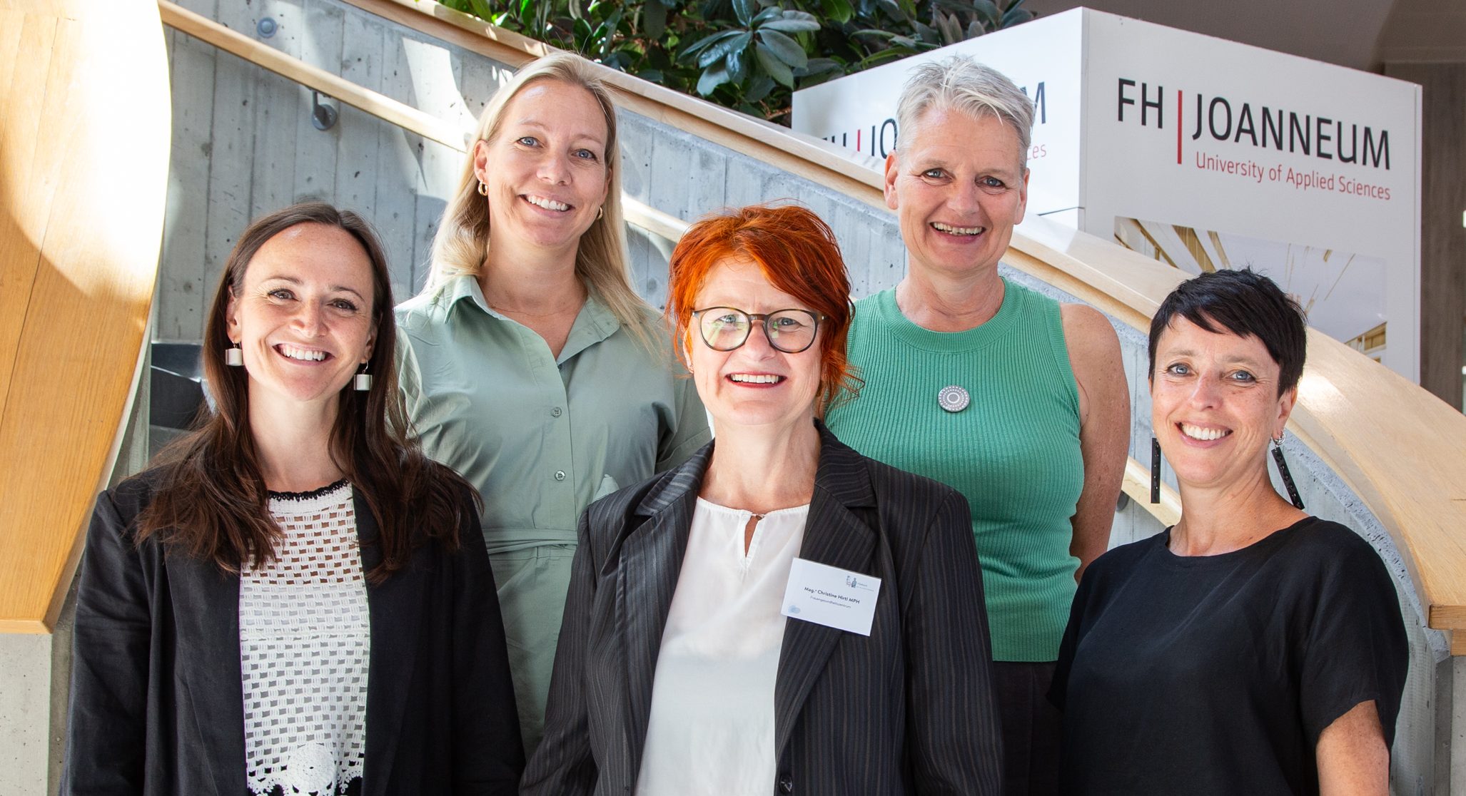 v.l.n.r.: Bianca Fuchs-Neuhold, Alexandra Haider, Christine Hirtl, Lisa Rücker und Sandra Marczik-Zettinig. © FH JOANNEUM / Manfred Terler
