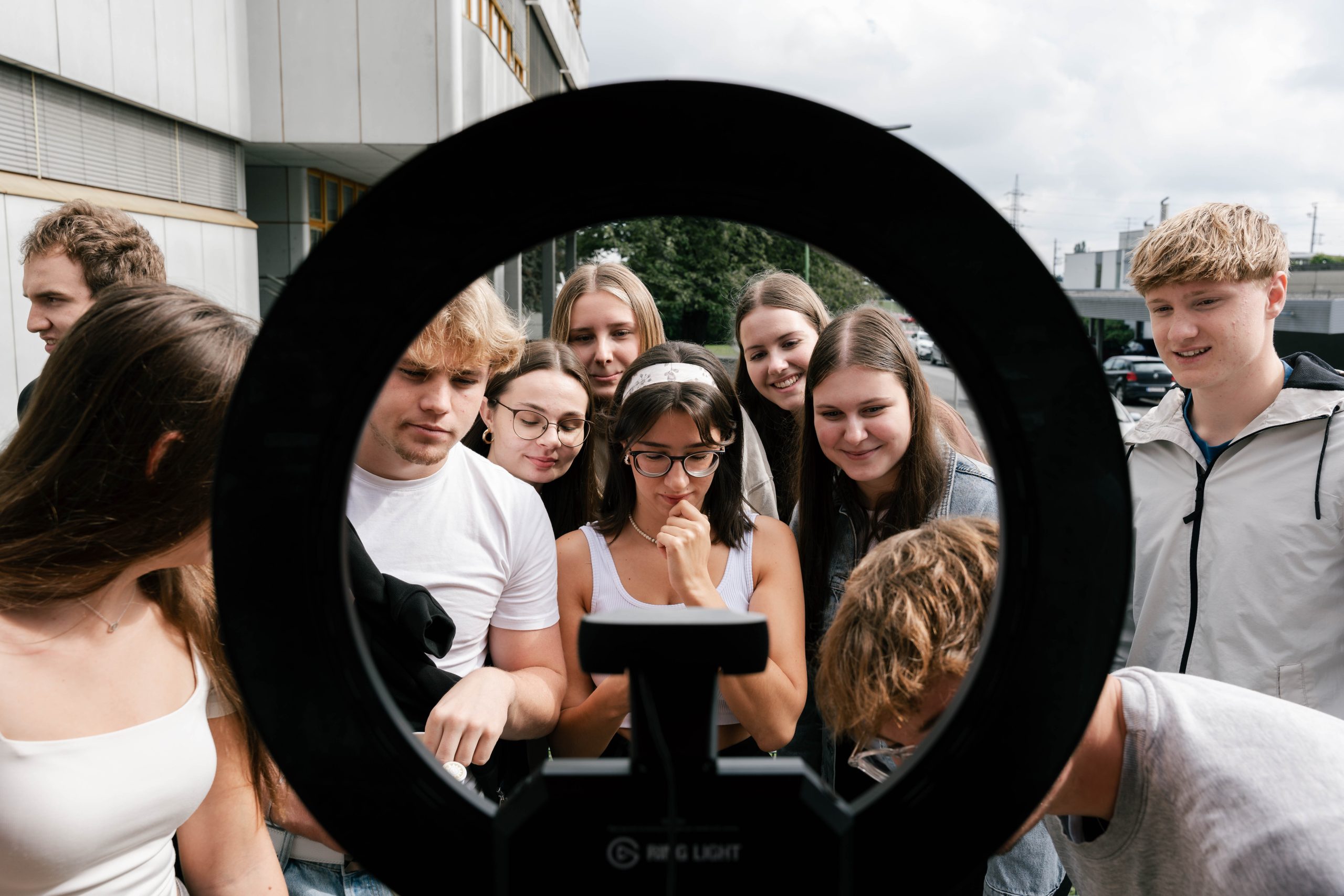 Nutzt die Kennenlernangebote für Schülerinnen und Schüler wie den Tag der offenen Tür oder Schnupperangebote um mehr über die FH JOANNEUM zu erfahren