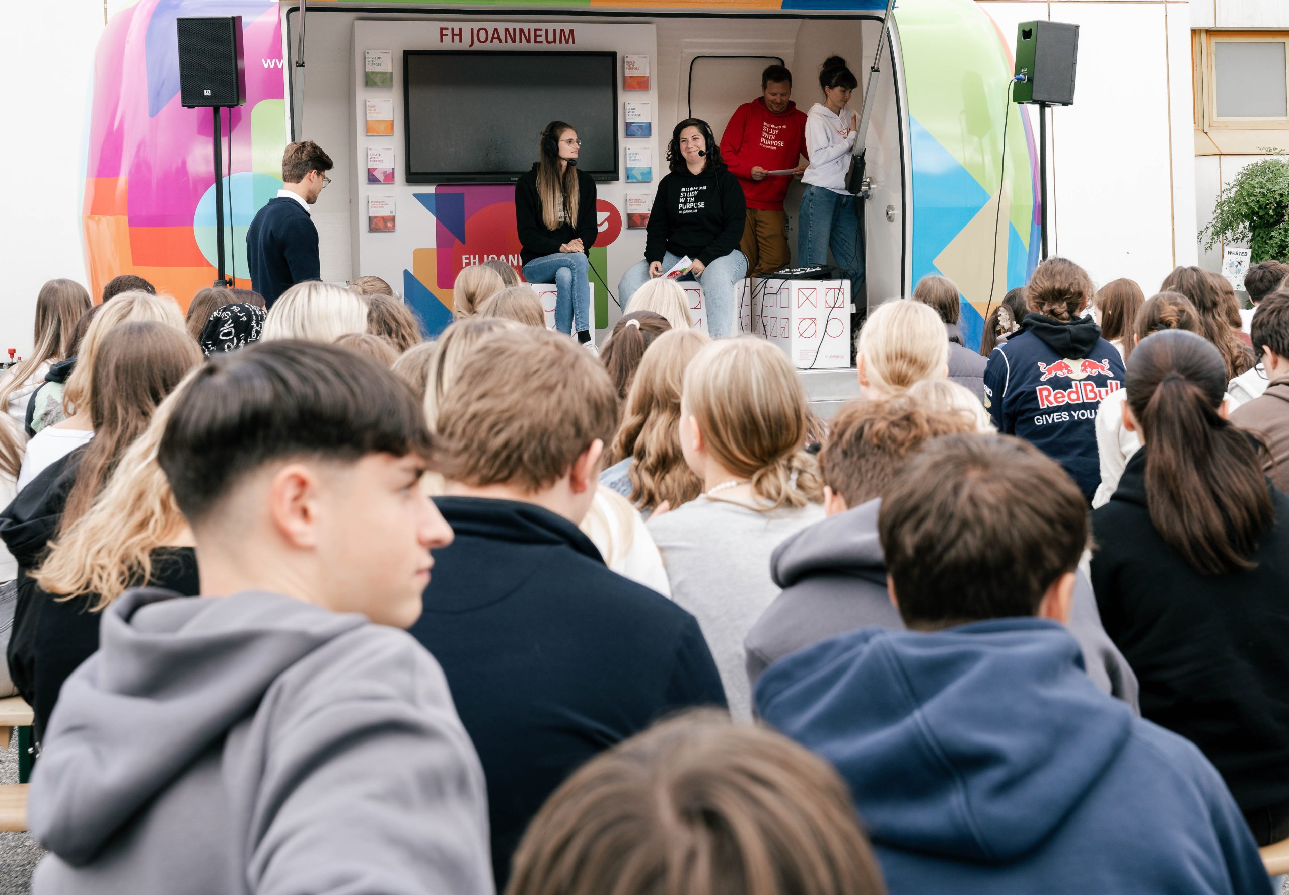Profitieren Sie von den Angeboten der FH JOANNEUM für Schülerinnen, Schüler, Lehrerinnen, Lehrer und Schulen