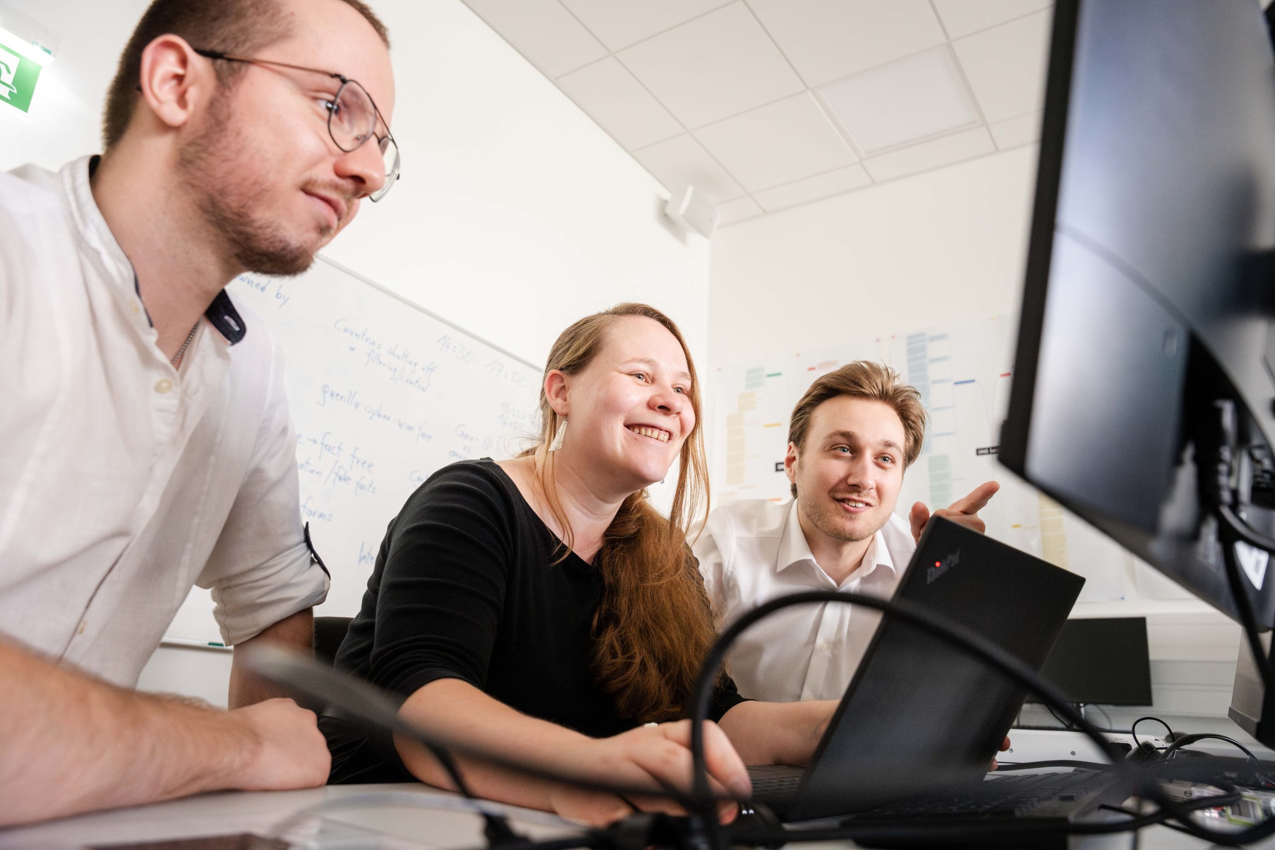 Das Projekt AICamp bietet maßgeschneiderte Schulungslösungen für Unternehmen im Bereich KI - Künstliche Intelligenz