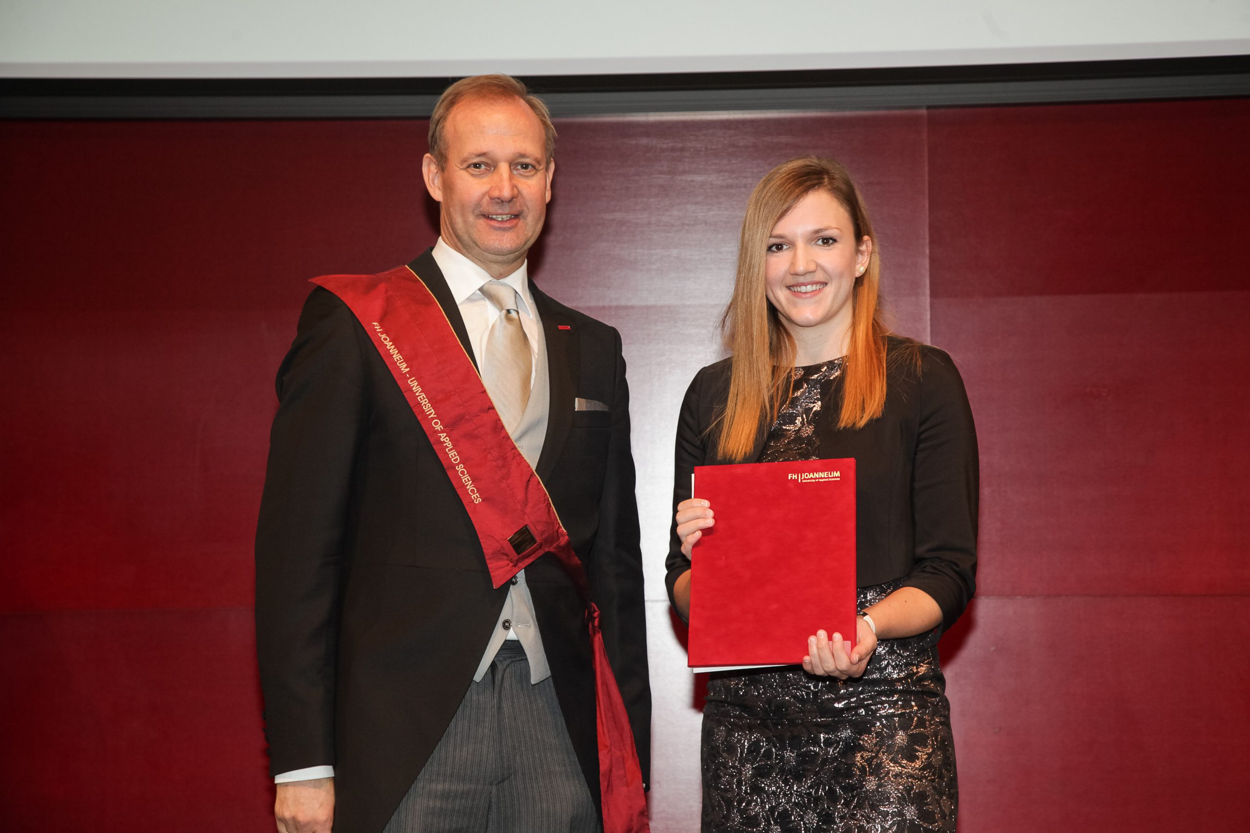 Sophie Reibenbacher bei ihrer Graduierung an der FH JOANNEUM