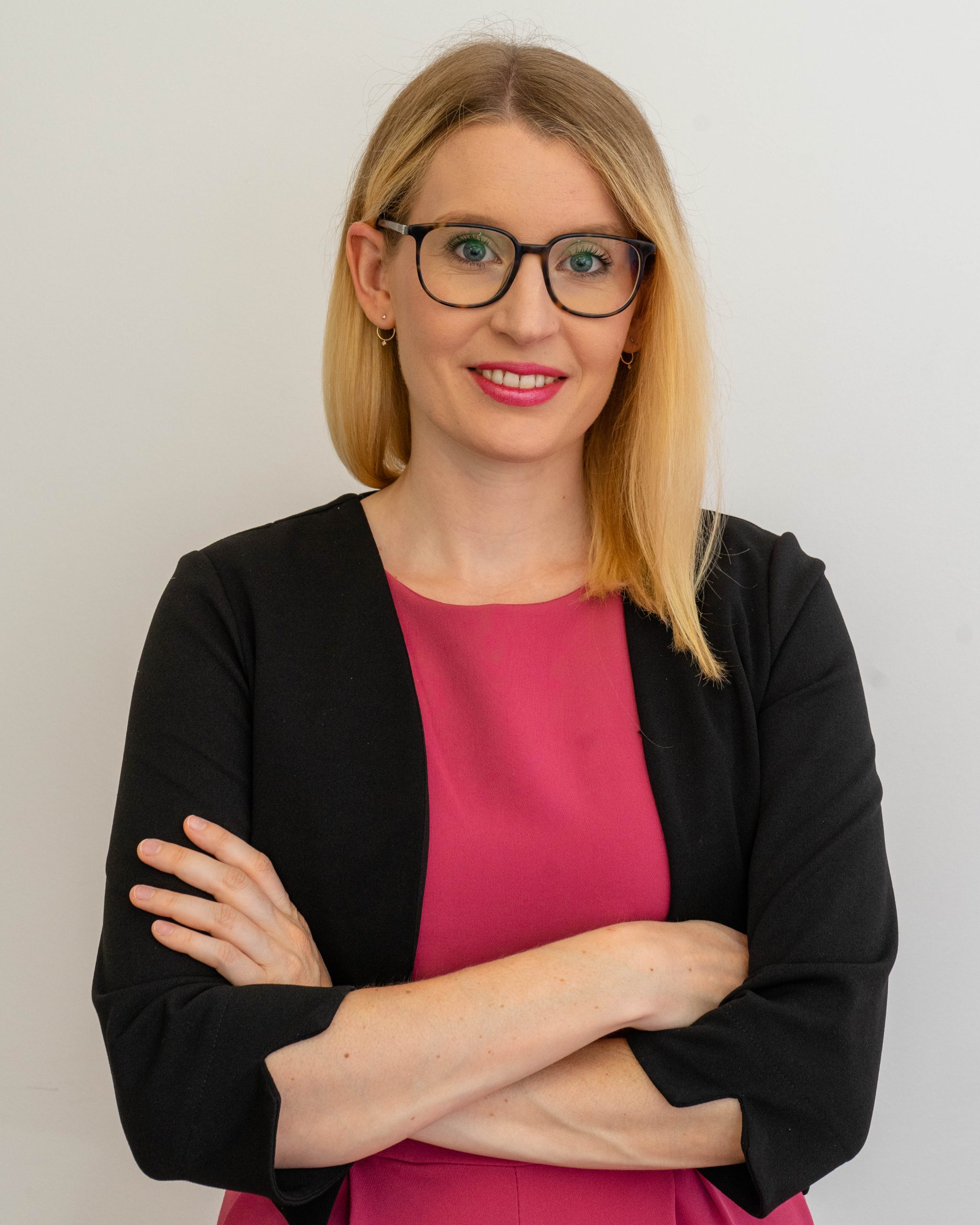 Theresa Rinnhofer hat Luftfahrt / Aviation an der FH JOANNEUM studiert - heute arbeitet sie als 