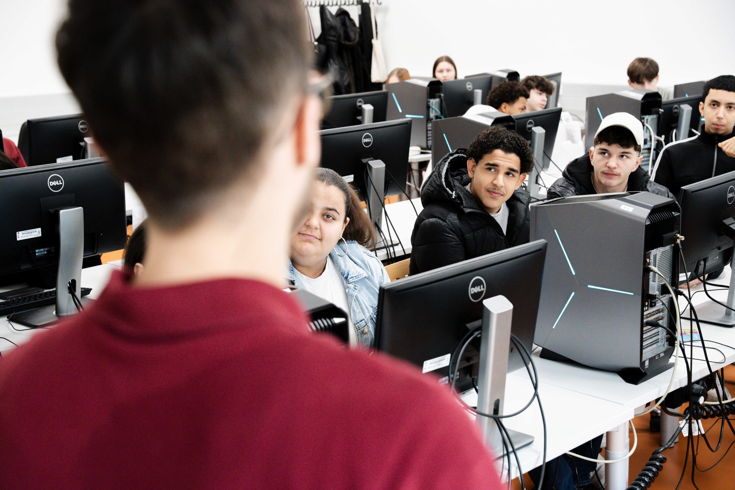 Schüler:innen zeigen ihr IT-Können bei der die IT+ Challenge der FH JOANNEUM: Website, aber sicher!