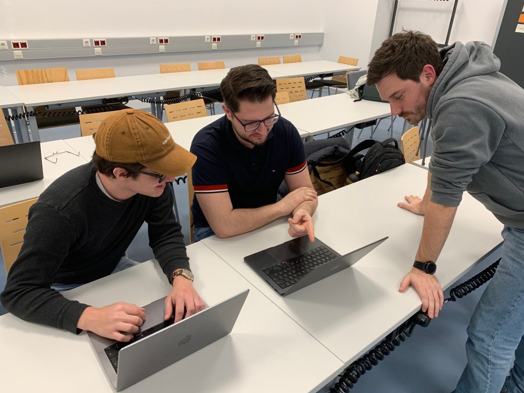 Von der Lehrveranstaltung zur Medientransparenz-Plattform