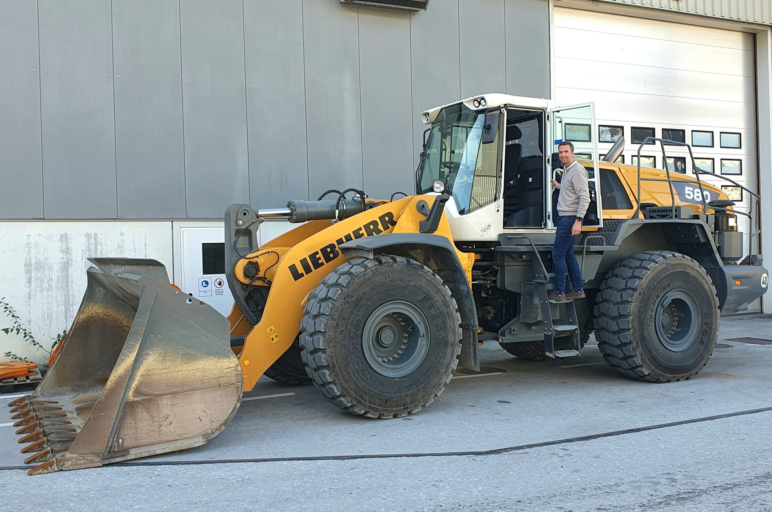 Johannes Winklbauer arbeitet seit September 2024 als Projektmanager bei der Liebherr Werk Bischofshofen GmbH.