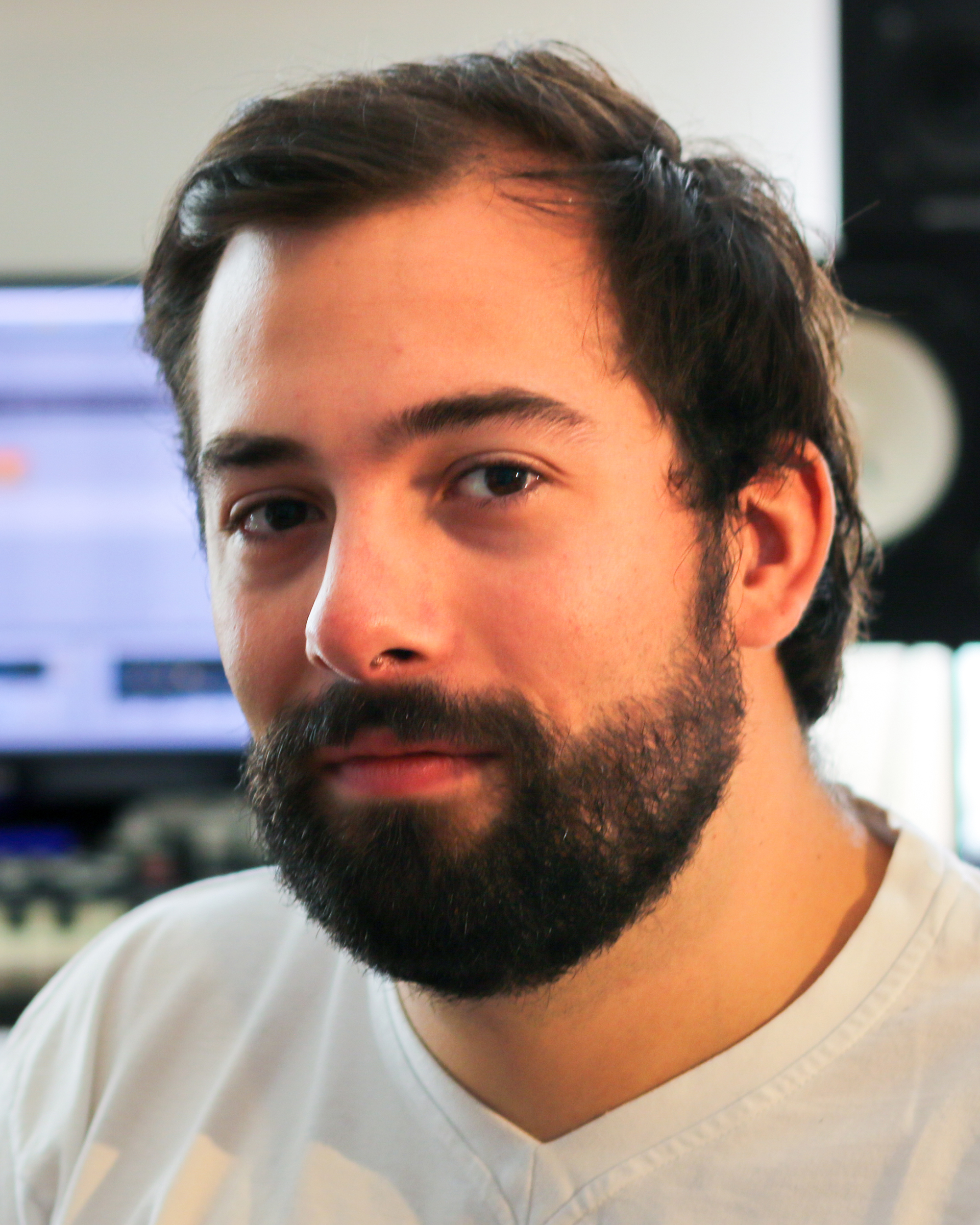 Simon Dolliana hat nach seinem Sound Design Studium an der FH JOANNEUM das Unternehmen un.studios gegründet