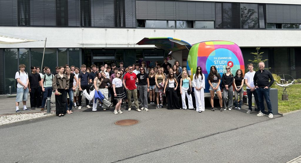 Science@School: Die FH JOANNEUM zu Besuch an der Österreichischen Schule in Prag