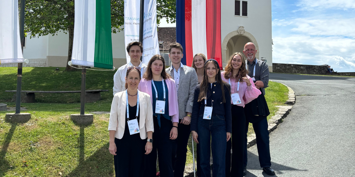 zu sehen sind JPR-Studierenden beim jährlichen Pfingsdialog.