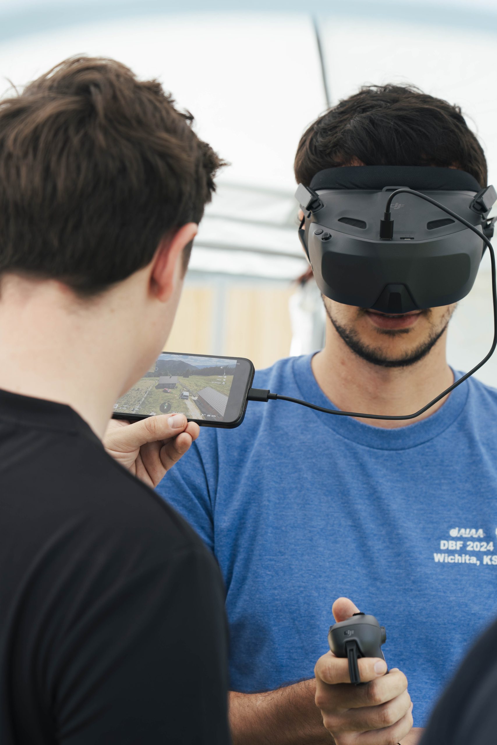 Von Sicherheitsvorschriften bis zur praktischen Flugsteuerung: Das Drohnentraining vermittelte den Studierenden wichtige Kenntnisse und Fähigkeiten für den Einsatz von UAS.