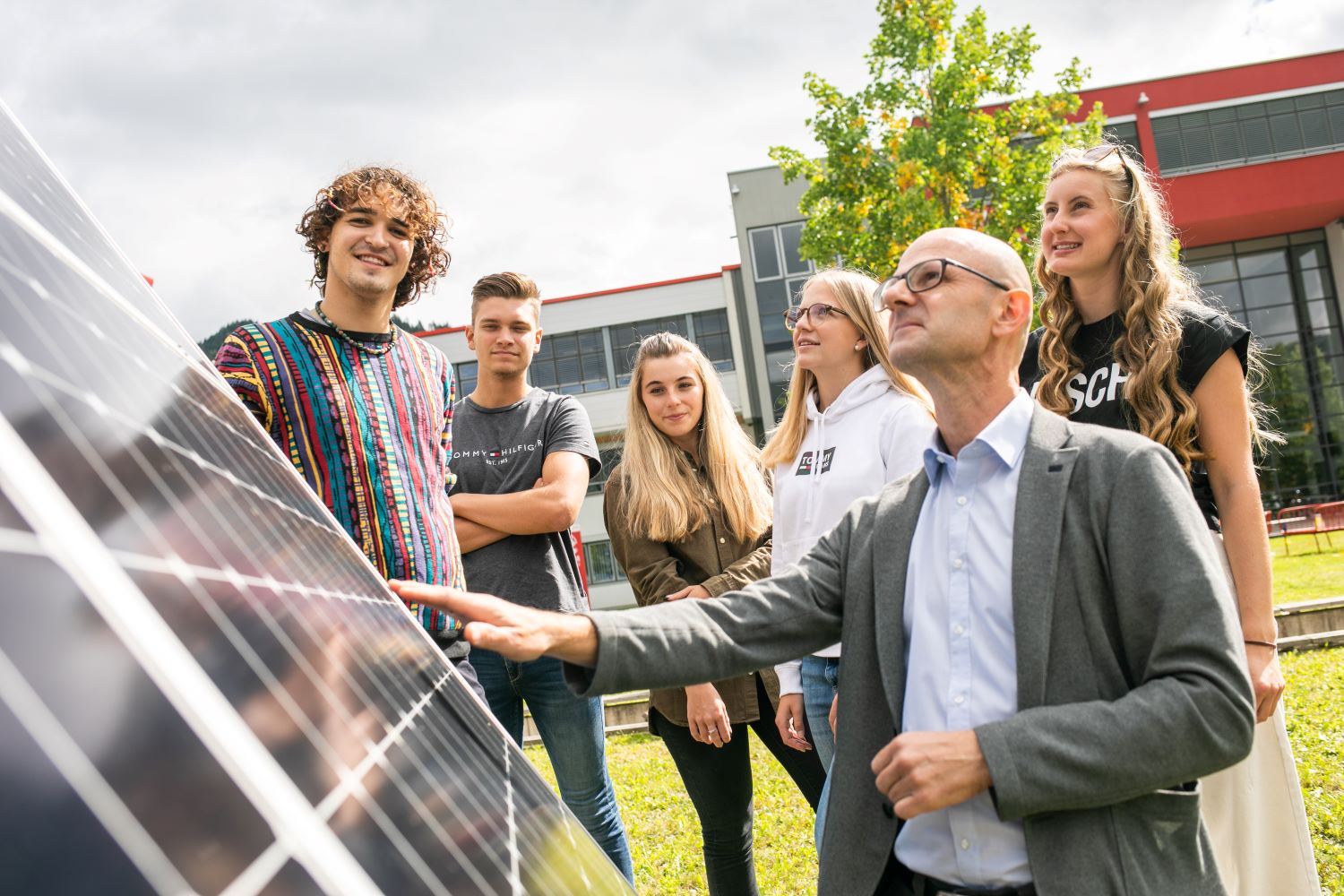 Das Studium Umweltmanagement bietet Ihnen vielfältige Karrieremöglichkeiten in den Bereichen Umwelt, Mobilität und Energie. 