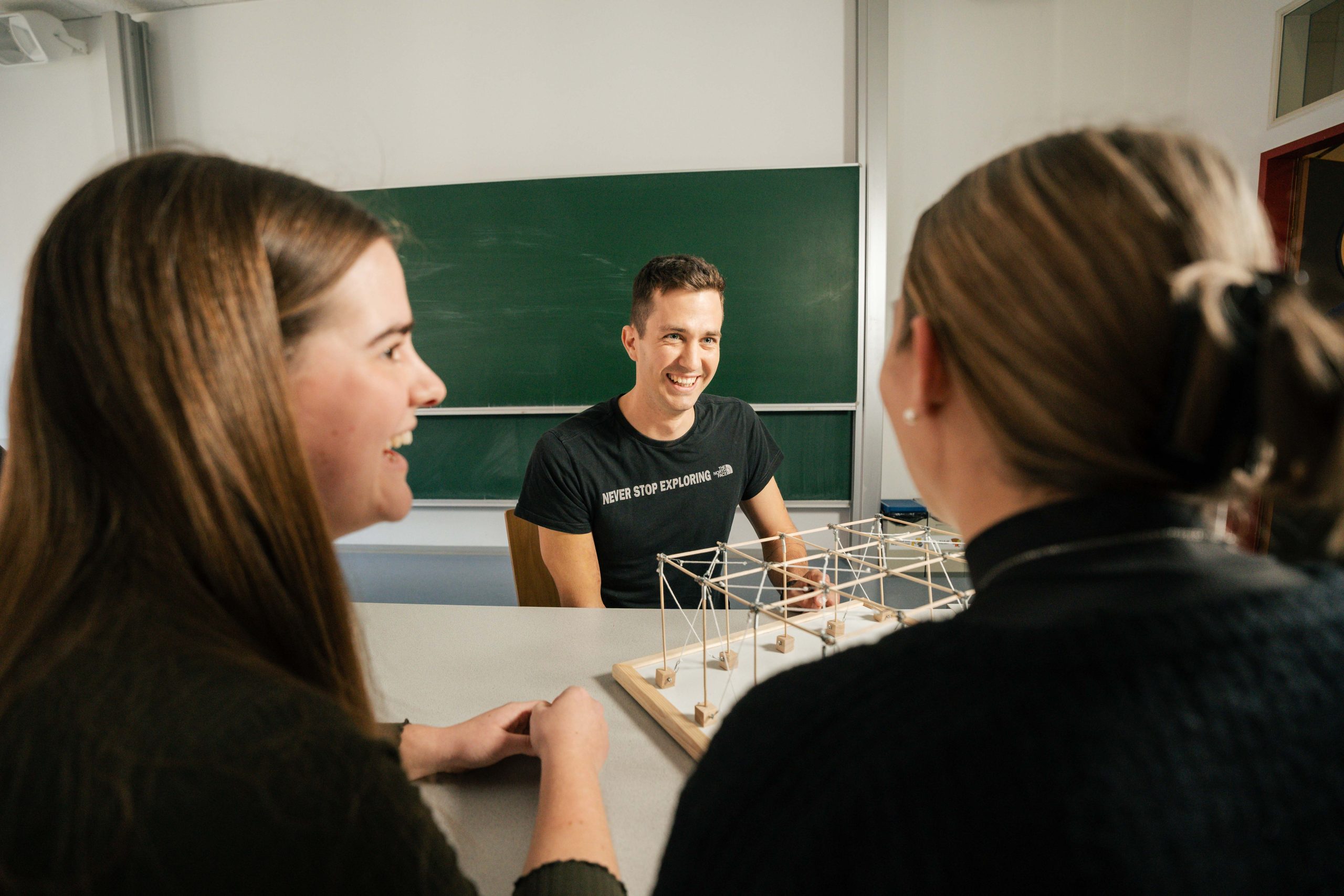 Im Studium erwerben Sie Know-how im nachhaltigen Bauen, Baumanagement, Ingenieurbau und der Digitalisierung der Baubranche