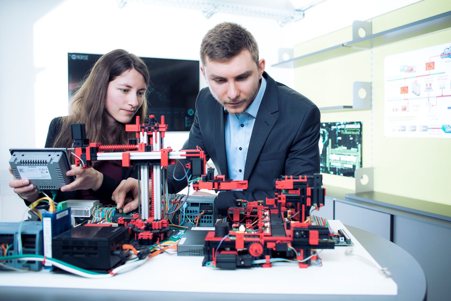 Profitieren Sie im Studium International Industrial Management vom Lehr- und Forschungslabor für Digitalisierung und Industrie 4.0 - de 