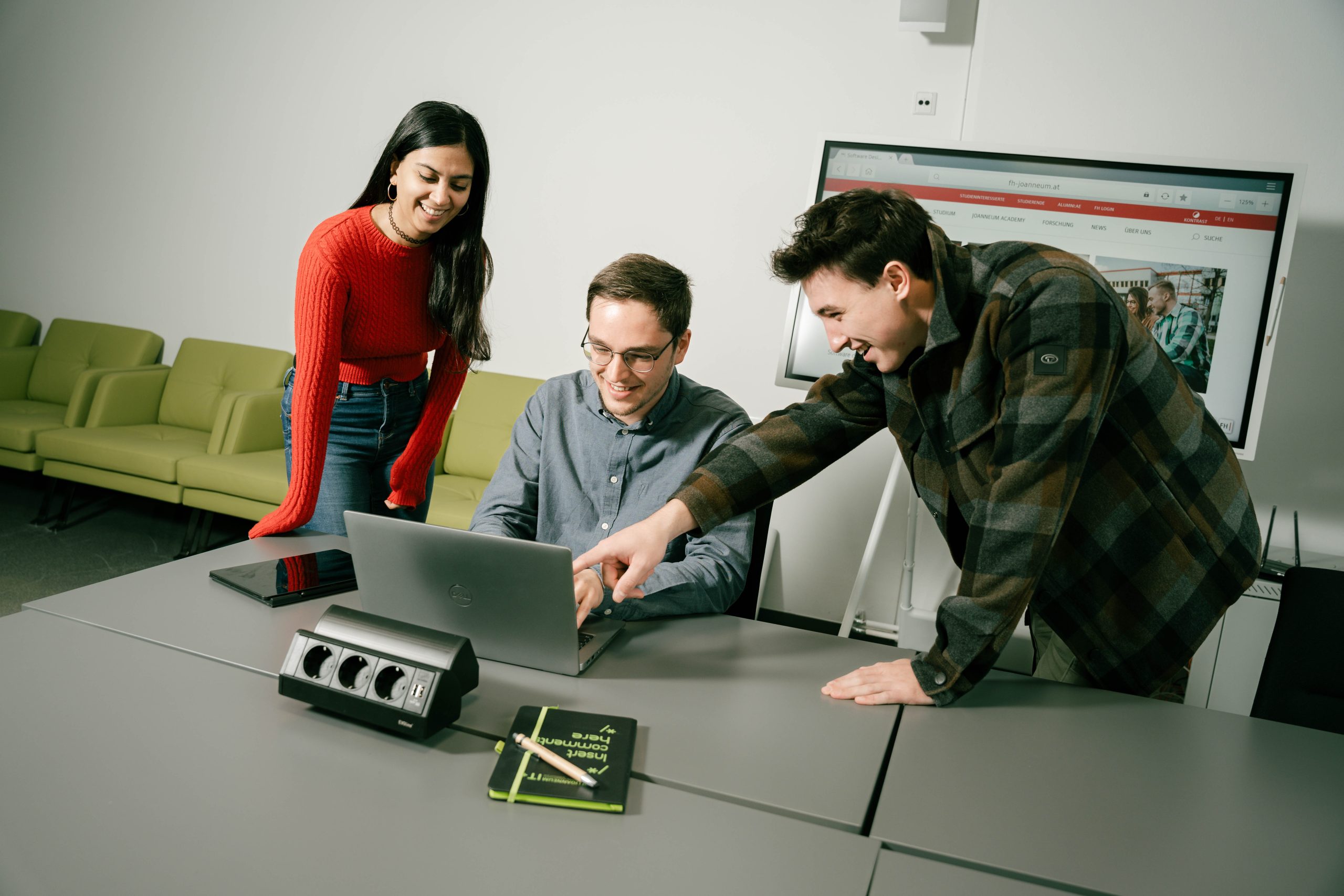 Dank des hohen E-Learning Anteils verbringen Sie im berufsbegleitenden Bachelorstudium Informatik maximal zwei Freitage und zwei Samstage im Monat an der FH JOANNEUM