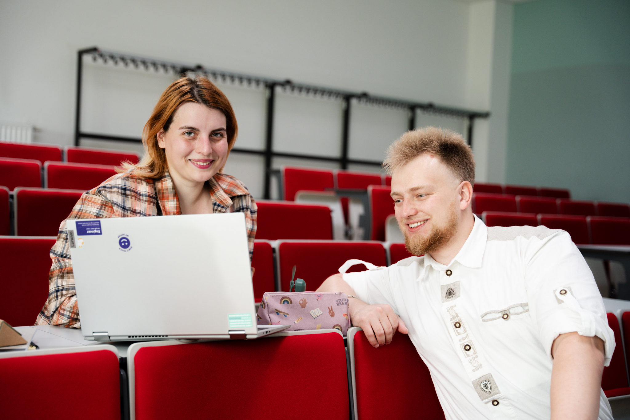 Das duale Bachelorstudium Informatik verbindet Praxiserfahrung in einem Unternehmen mit einem IT-Studium