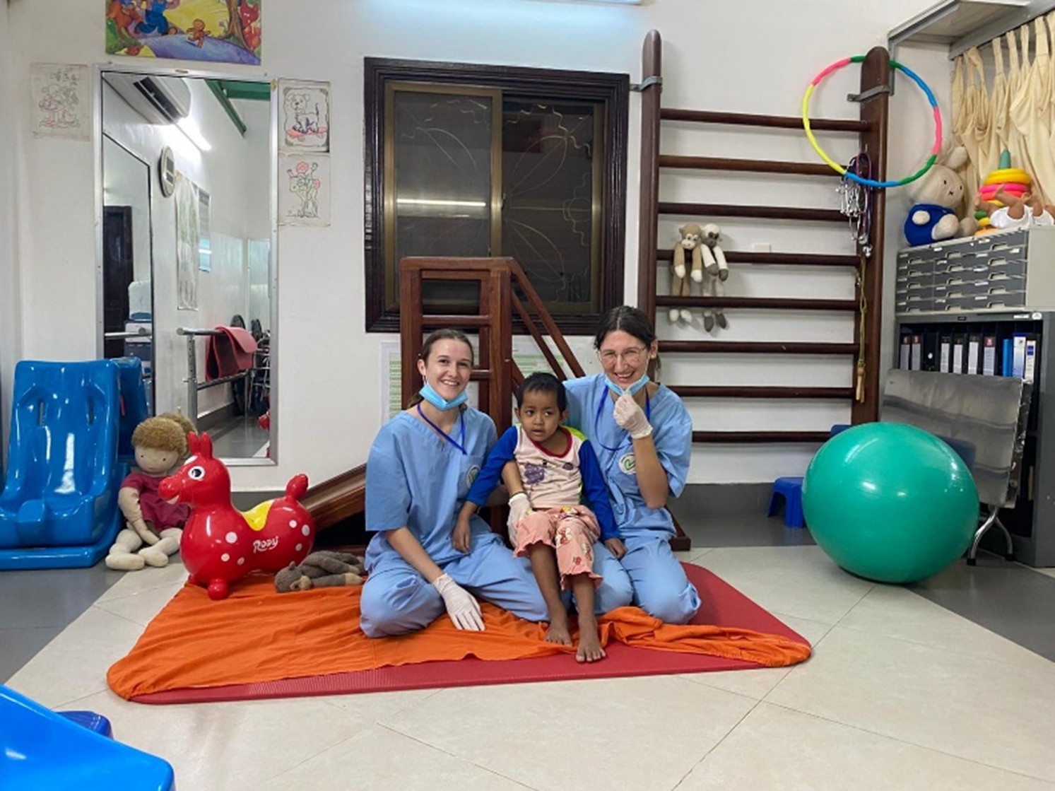 Das Auslandspraktikum hat die beiden Physiotherapie-Absolvent:innen der FH JOANNEUM auch nach dem Studium bereichert